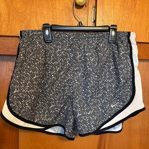 Nike Dri-FIT Women's Large Black & White Patterned Running Shorts